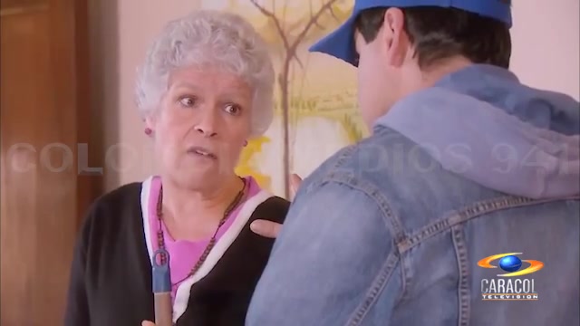 Vecinos Colombia (2008) - Óscar le Dice a Doña Ruca Que Poncho es Candidato al Arriendo de Habitación - Caracol TV