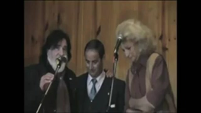 EL PAMPA NAVARRO Y PERLA CARLINO distinguen a RUBÉN ALBERTO BENEGAS, por sus 38 años con el folklore año 2011