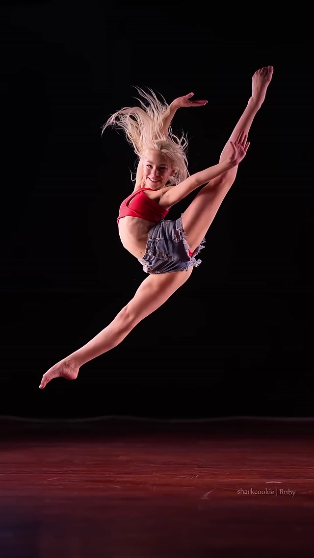 Ruby's powerful jumps 💪 #slowmotion #dancephotography - Sharkcookie Photography