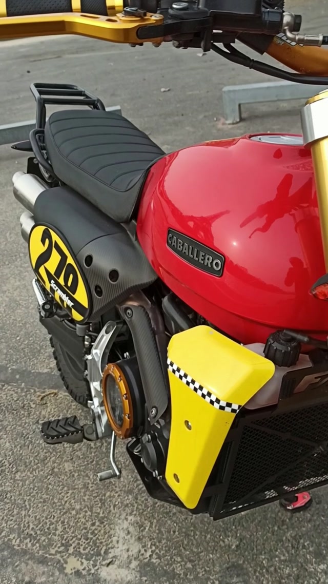 ➡️ Motolife : A Day in the Life / « Danza Kuduro »