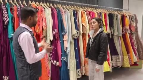 Cheapest Bridal & Bridesmaid Dresses in Delhi | Vastrachowk Wedding Shopping | Bolbala