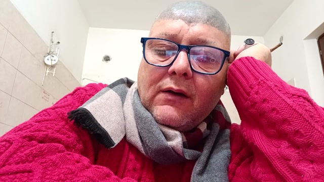  la pistola nell'acquario lavatevi la pistola fatevi la doccia e giorno di Pasqua vabbè facciamo domani vai vabbè domani l'altro il battito animale raf partita chi