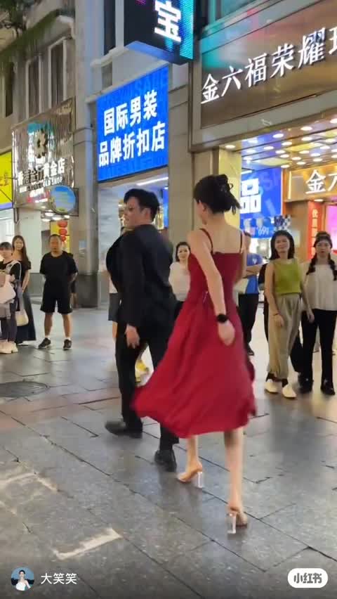 Camera_xhs_1766249962218