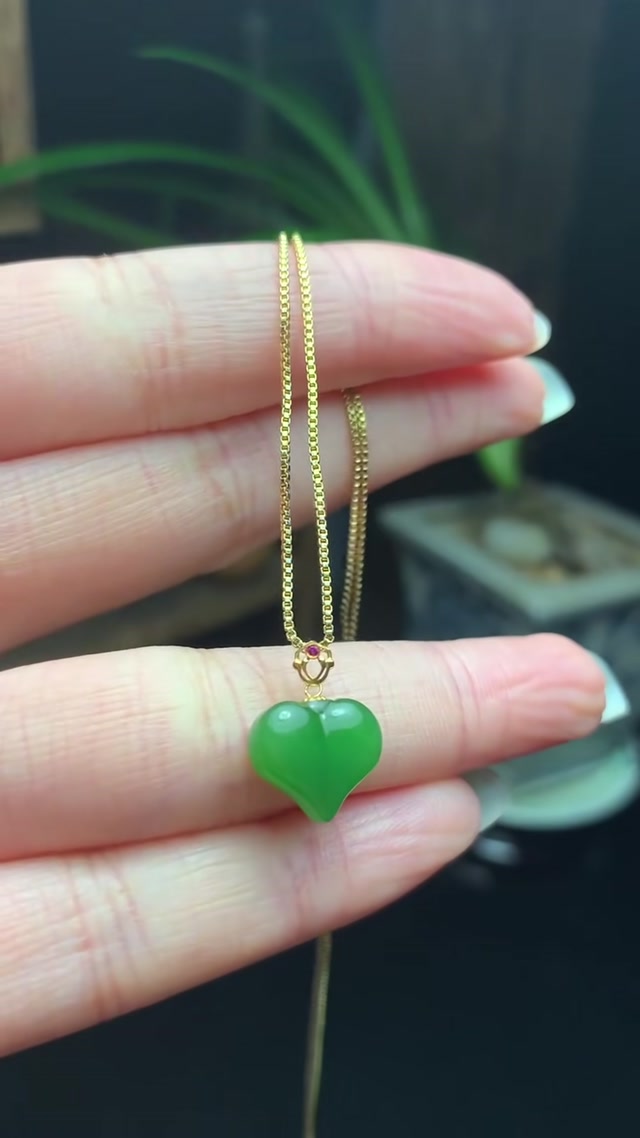 Hetian jade jasper with icy base and bright green color, inlaid with gold peach pendant 