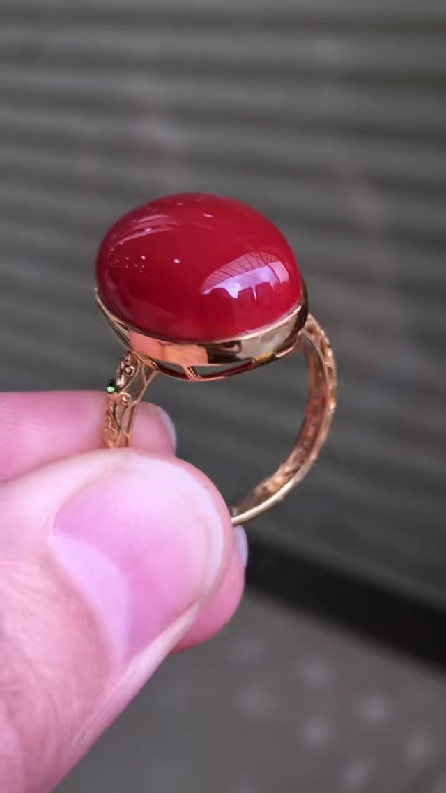 A ring made of premium Wasi agate, set in 18k gold with oxblood red hue.
