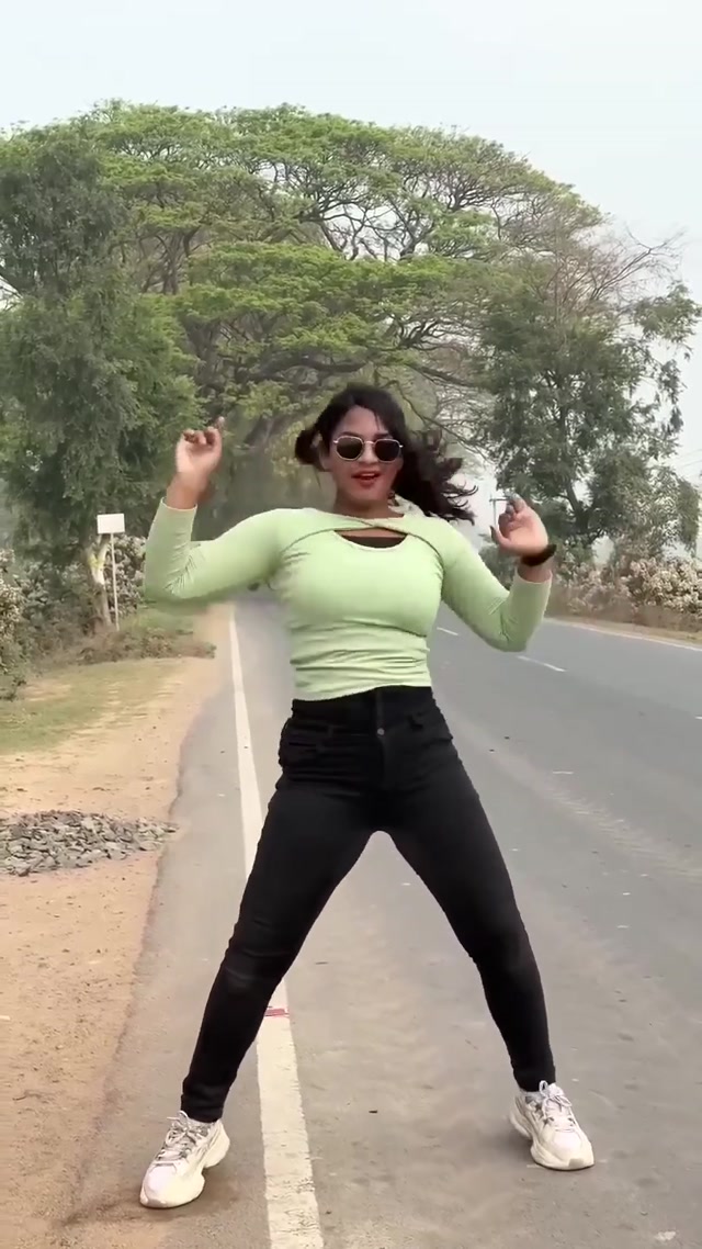 Tere Liye Sabko Main Aaj Dilbar Chhod Ke Aayi