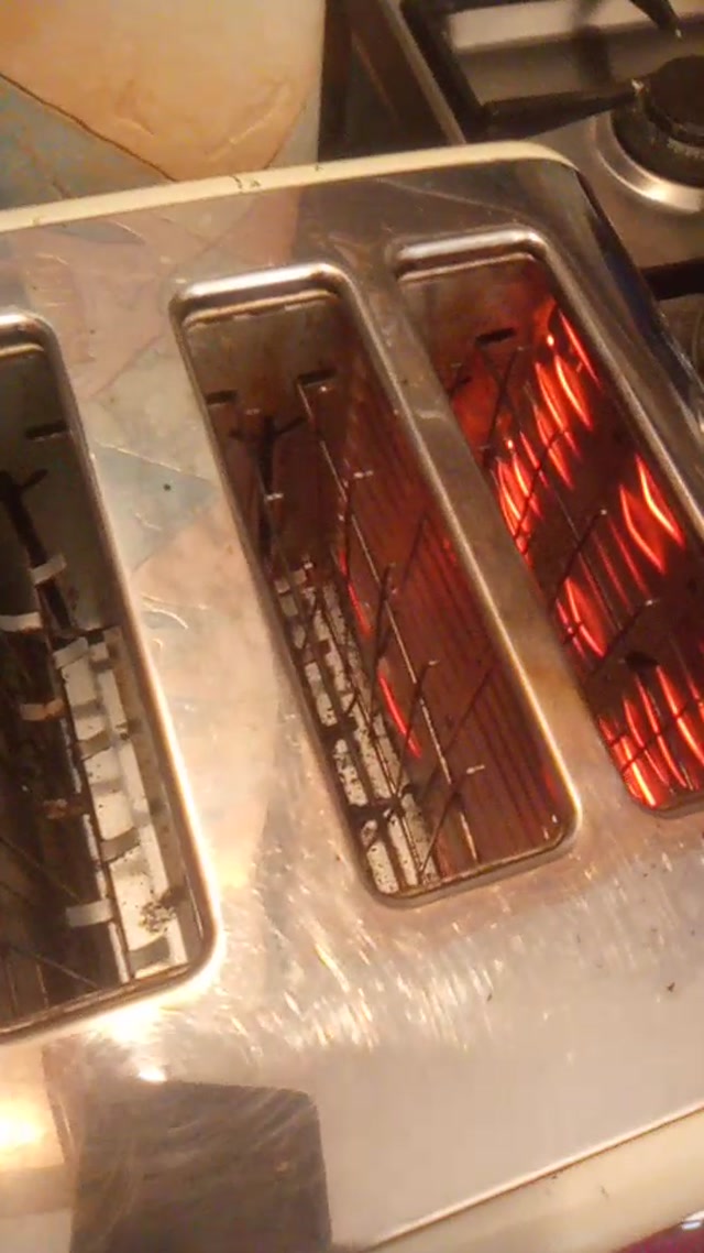 Russell Hobbs toaster catastrophic failure - part 2 