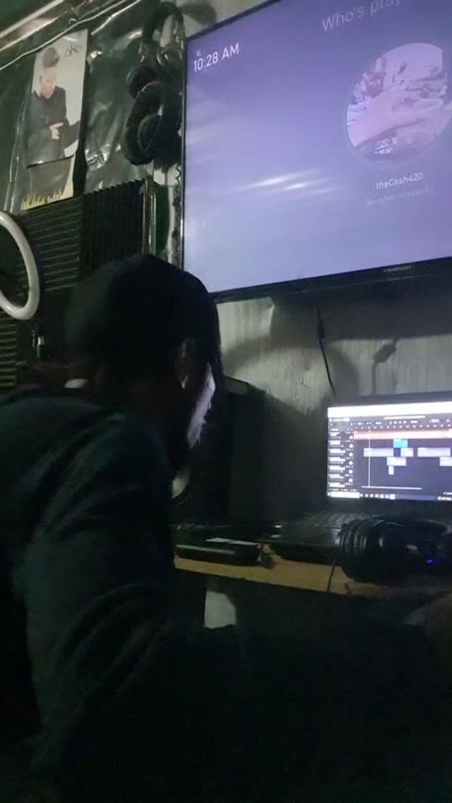 New single otw, Studio Vibes
