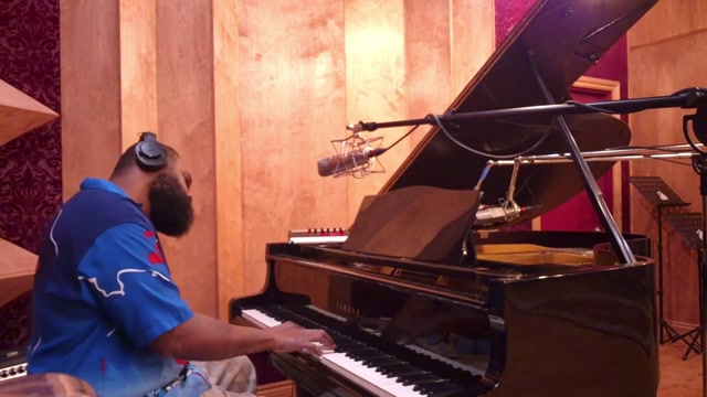 Corey Goldwaves - The Pain of Looking Back