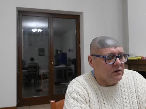 ESCREMENTI SESSSUALI DOVE MA ALLA FINE SI E' SCELTO DI RICICLARLI BEVENDOLI SOTTO CUCINA 