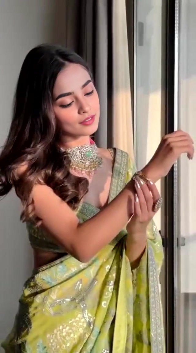 nisha good looking 