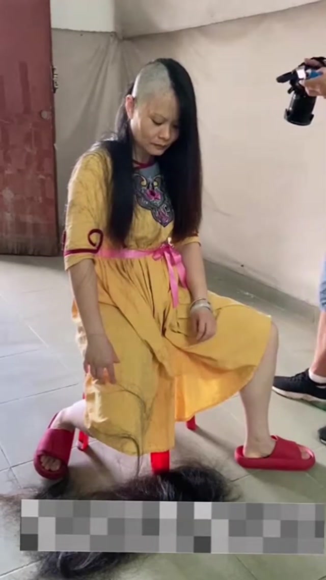 Asian shaved bald woman challenge (1920p_30fps_H264-128kbit_AAC)