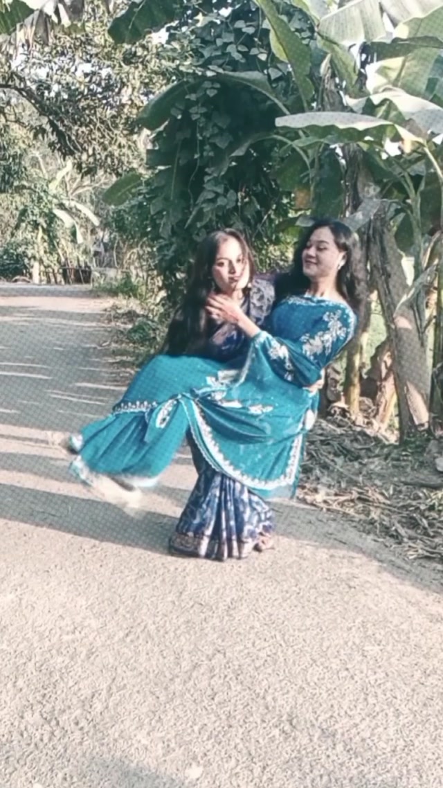 My Bestie lift me up #liftcarry #liftcarrychellange #liftmyfriend #viralvideo