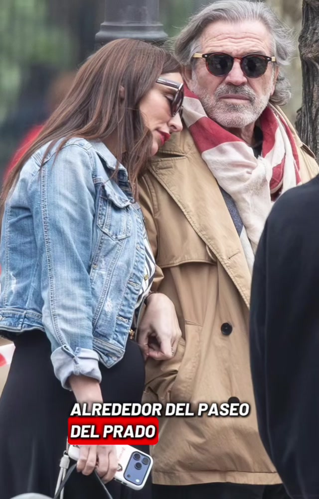 Pepe Navarro (74) y su novia (47) comparten un romántico paseo por el centro de Madrid