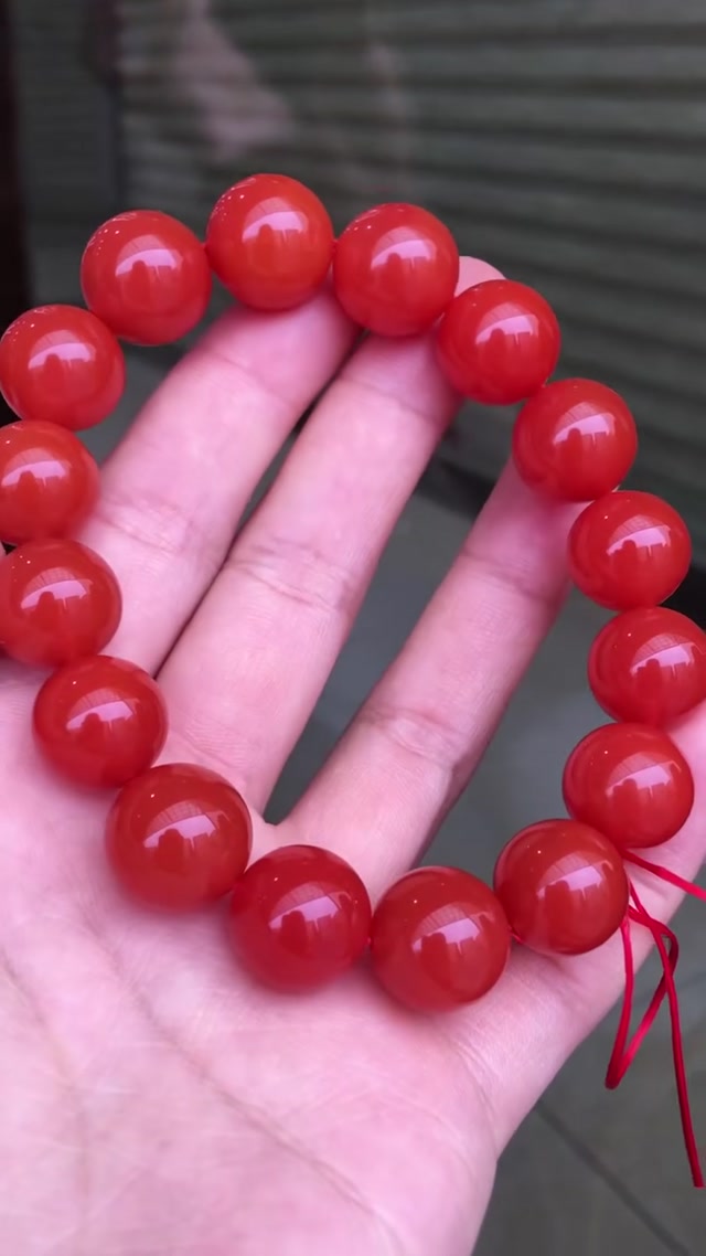 Southern Red Agate, Collector's Grade Baoshan Southern Red Agate Bracelet with Full Color and Texture