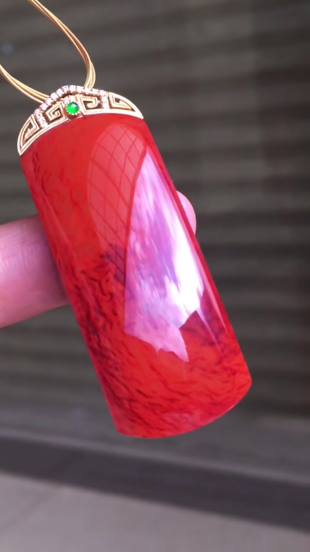 (a) Top-grade Southern Red Agate Collector's Pendant with Ox-blood Red Flame Pattern