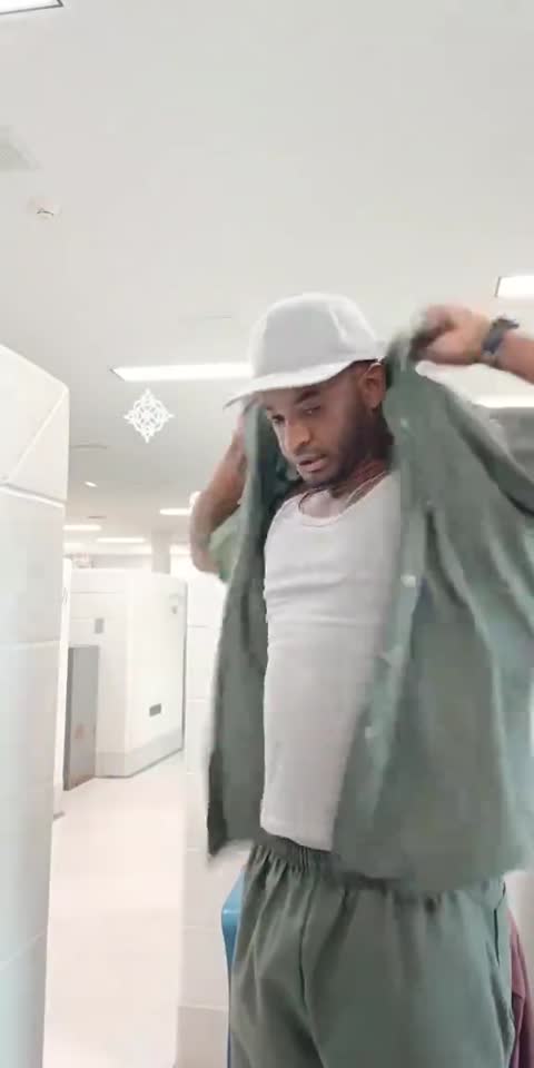 Inmate getting ready for food in a federal prison