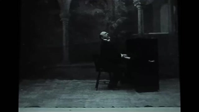 Une Poule Introduite Dans un Concert (1900) Maguerite Vrignault