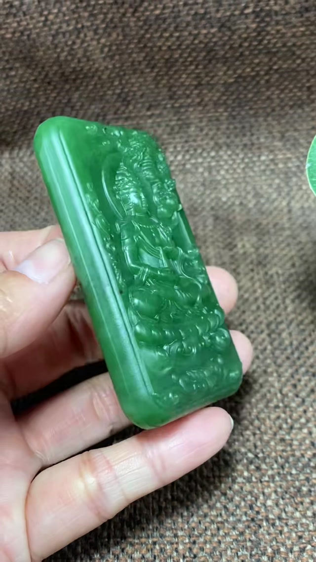Hetian jade, old Russian material, jade necklace pendant, Guanyin Bodhisattva.