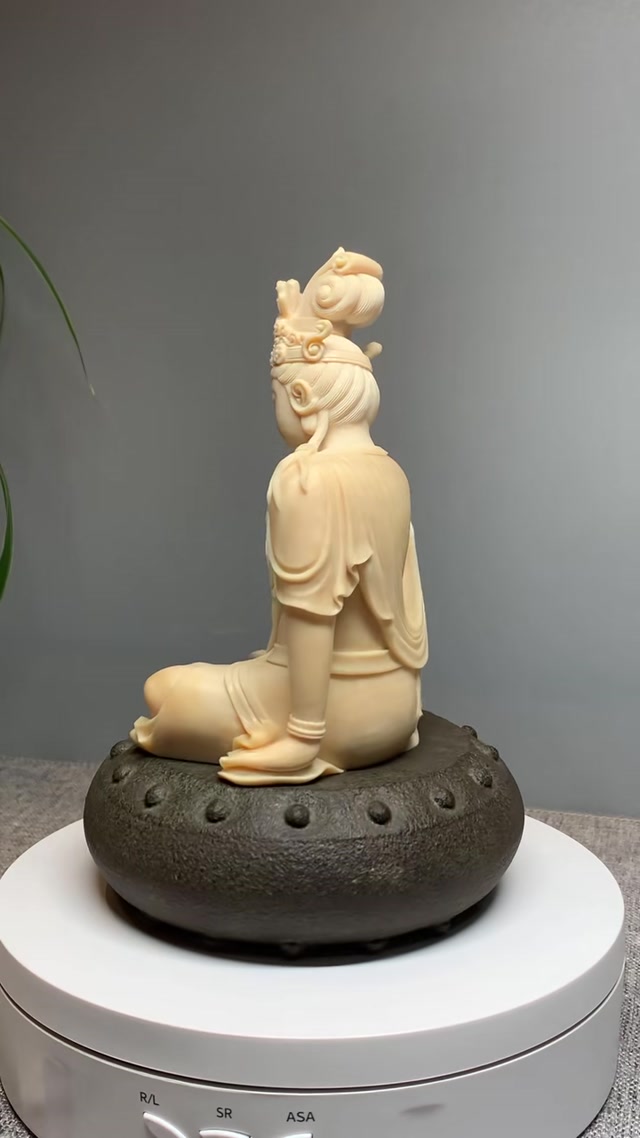 Mammoth ivory carving, Guanyin in a state of ease and freedom  