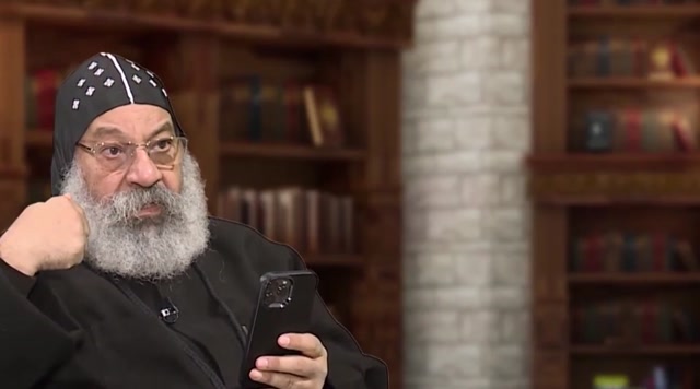 aaa102 .... المعمم مالك الشمري .... المرأة المتسربلة بالشمس في المسيحية… وفاطمة الزهراء بتاج وقرطان