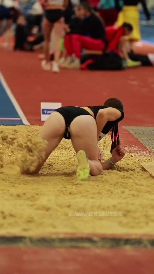 RATE FROM 1 TO 10 THE BEAUTY OF DARINA ALMUKOVA'S JUMP #runnersrussia #jumpersworld - Runners Russia