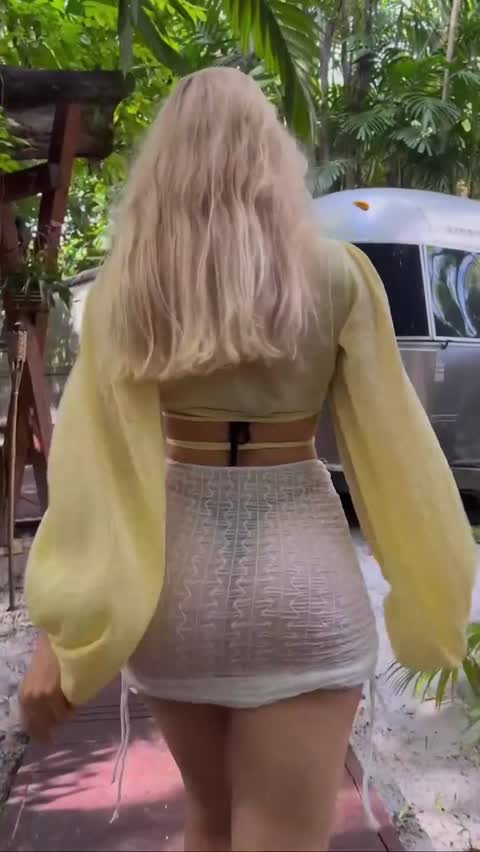 Open your eyes wide.